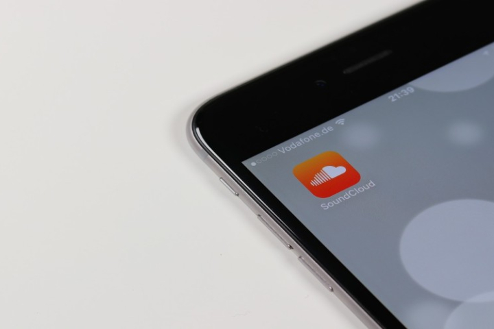 The Art of Playlist Perfection: Mastering SoundCloud on the Go